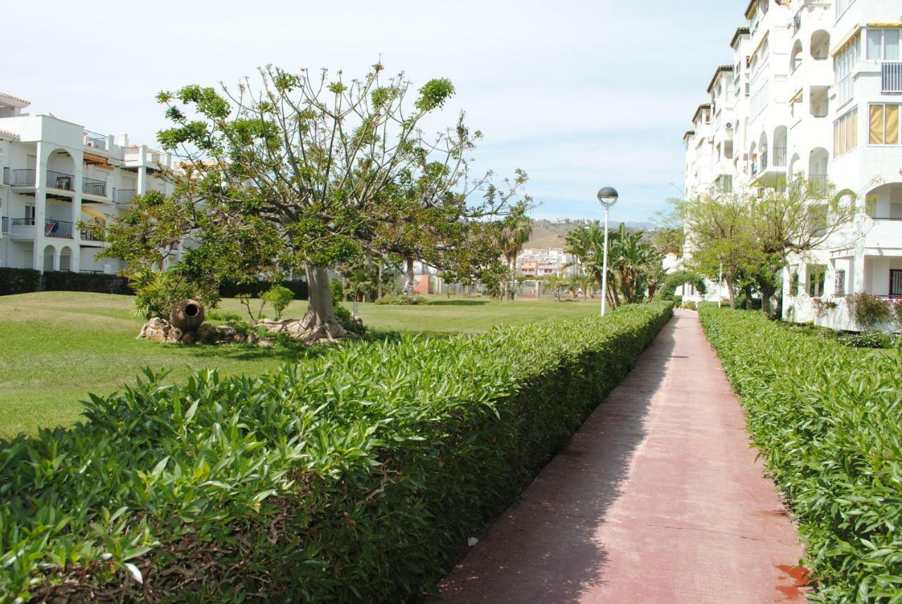 Apartamentos Laguna Beach Torrox Luaran gambar